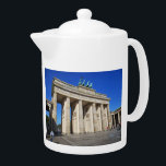Brandenburger Tor, Berlin, Deutschland<br><div class="desc">Das Brandenburger Tor ist ein ehemaliges Stadttor,  das im späten 18. Jahrhundert als neoklassizistischer Triumphbogen wiederaufgebaut wurde und heute eine der bekanntesten Sehenswürdigkeiten Deutschlands ist.</div>