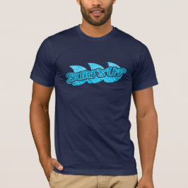 Brandung herauf das blaues Meer der Männer und T-Shirt
