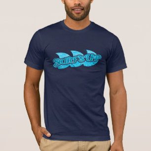 Brandung herauf das blaues Meer der Männer und T-Shirt
