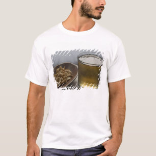 Brasilien. Ein Glas erfrischende Guarana-Energie T-Shirt