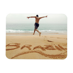 BRASILIEN. Oberkörperfreier Mann mit Schwimmanzug Magnet