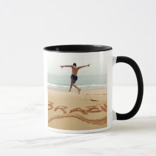 BRASILIEN. Oberkörperfreier Mann mit Schwimmanzug Tasse
