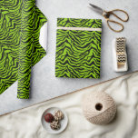 Brat-grünes Zebrapapier Geschenkpapier<br><div class="desc">Der trendige,  braune Zebrastreifen ist ideal für Geburtstage,  Ferien und besondere Anlässe.</div>