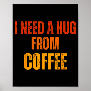 Brauche eine Umarmung von Kaffee lustiger Spruch Z Poster