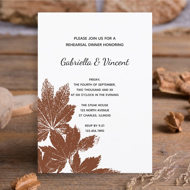 Braun Fall Leaf Briefmarke Hochzeit Probe Dinner Einladung (Fall in Love with this natural woodland rehearsal dinner invitation.)