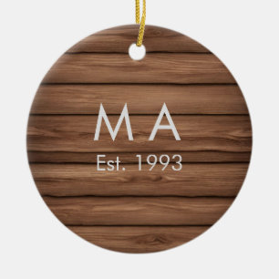 Braun rustikaler Boho-Name Buchstabe Jahr Datum Te Keramik Ornament