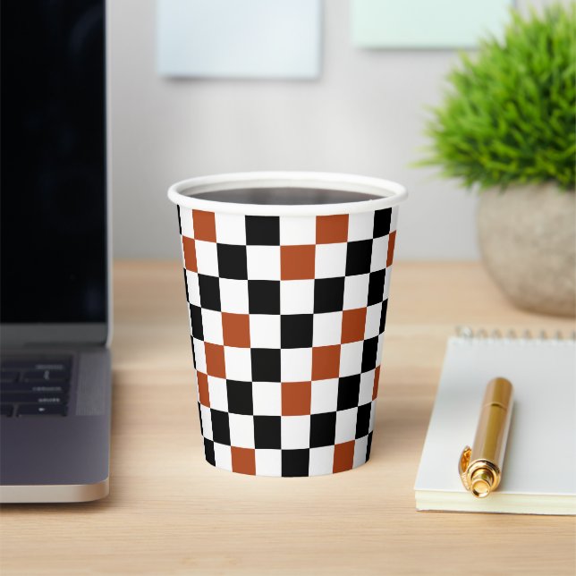 Braun Schwarz Weiß Karomuster Design  Pappbecher (InSitu)