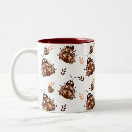 Braun und Beige Ladybug und Muster für Blume Zweifarbige Tasse