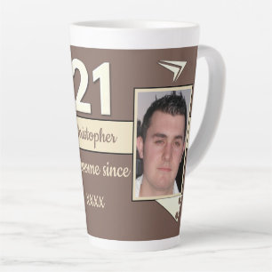 Braun und Creme mit dem Namen 21. Geburtstagsgesch Milchtasse
