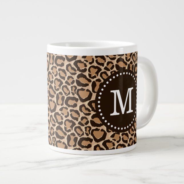 Braun und Leopard Print Custom Monogram Jumbo-Tasse (Vorderseite Rechts)