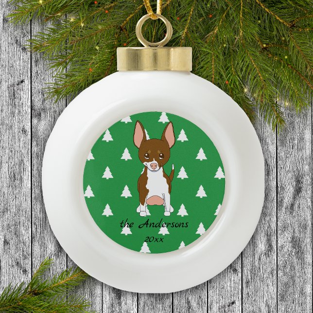 Braun und Weiß Chihuahua Weiße Weihnachtsbaumen Keramik Kugel-Ornament (Cute brown and white chihuahua on green tree pattern — personalized family Christmas ornament.)