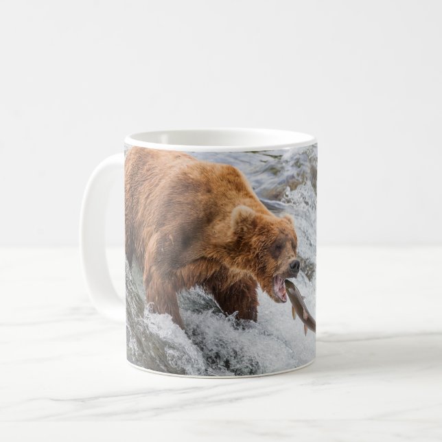 Braunbär fängt roten Lachs Kaffeetasse (Vorderseite Links)