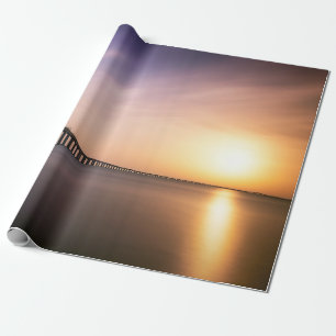 BRAUNE BETONBRÜCKE WÄHREND DES TAGES GESCHENKPAPIER
