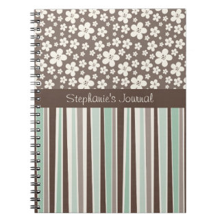 Braune Blume und Streifen Personalisiert Notebook Notizblock