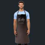 Braune, einfache personalisierte Schürze<br><div class="desc">Modernes Hubby-Skript und Namensdesign in Schwarz,  Braun und Weiß,  einfach und einzigartig. Große personalisierte Geschenke oder Jubiläumsgeschenke.</div>