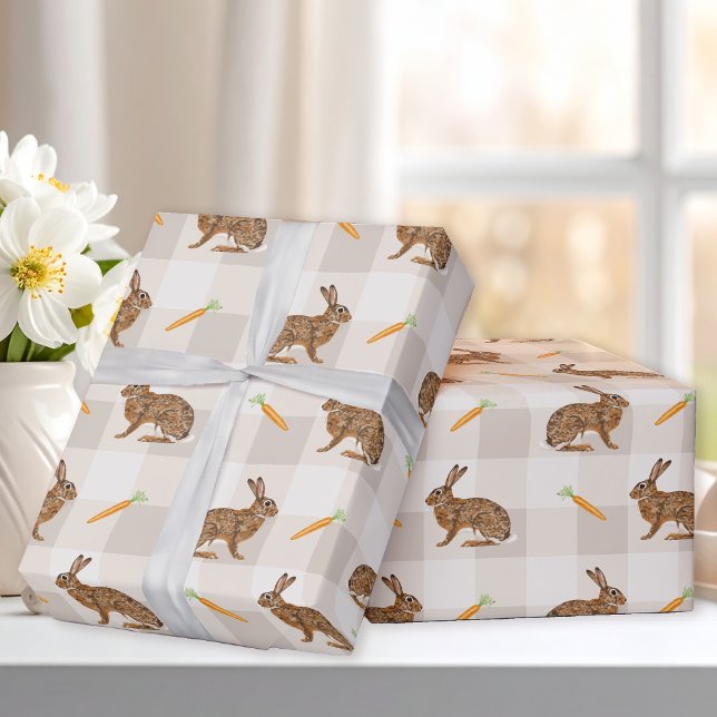 Braune Hasen Und Karotten Beige Gingham Frühling Geschenkpapier (Von Creator hochgeladen)