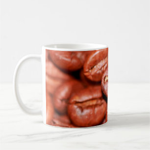 Braune Kaffeebohnen geröstet Kaffeetasse
