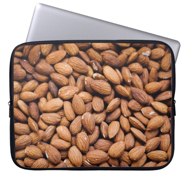Braune Nüsse Laptopschutzhülle (Vorderseite)