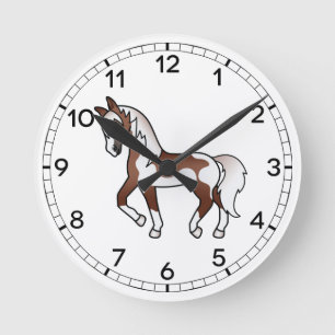 Braune Pinto-Cartoon-Illustration eines trabenden Runde Wanduhr