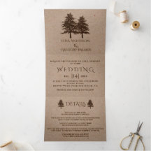 Braune Prägung von Bäumen auf Kraftpapier Winterho