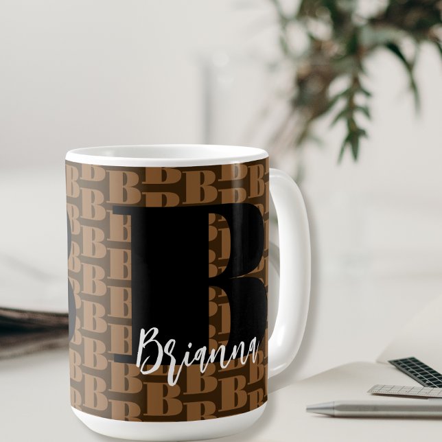 Braune Schwarze Monogramm Weißer Skriptname Modern Kaffeetasse (Von Creator hochgeladen)