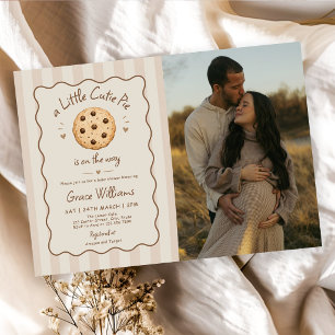 Braune Streifen Little Cutie Pie Babyparty-Foto Einladung