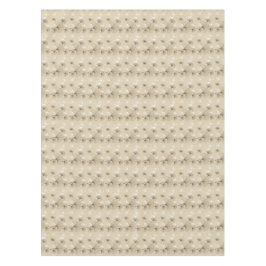 Braune und weiße Ginko-Blätter auf Tan Tischdecke