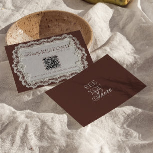 Braune Vintage-Hochzeit mit QR-Code und Spitzenmus RSVP Karte