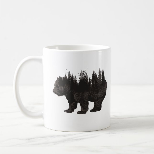 Brauner Bär mit einem Wald auf der Rückseite Kaffeetasse (Links)