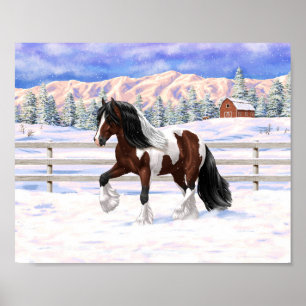 Brauner Bay Pinto Gypsy Vanner Zugpferd im Schnee Poster