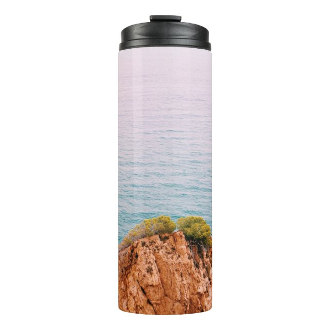 Brauner Felsberg auf dem Wasserkörper Thermosbecher (Vorderseite)