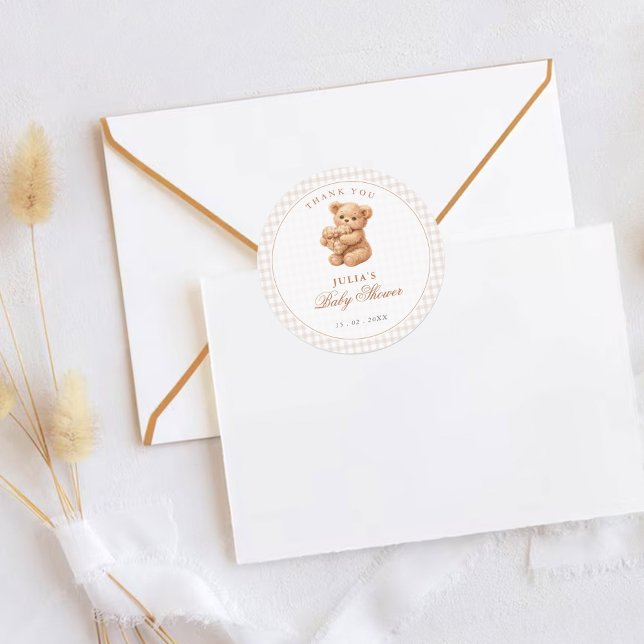 Brauner Gingham Teddybär Neutrale Babyparty Papier Runder Aufkleber (Von Creator hochgeladen)