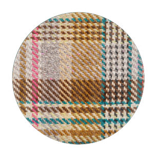 Brauner karierter Stoff, Schottische Wolle. Schneidebrett