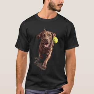 Brauner Labrador jagt Ball T-Shirt