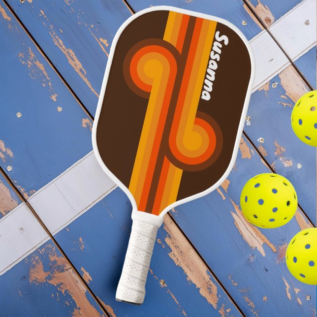 Brauner Retro-Streifen-Schleife mit Namen Pickleball Schläger (Von Creator hochgeladen)