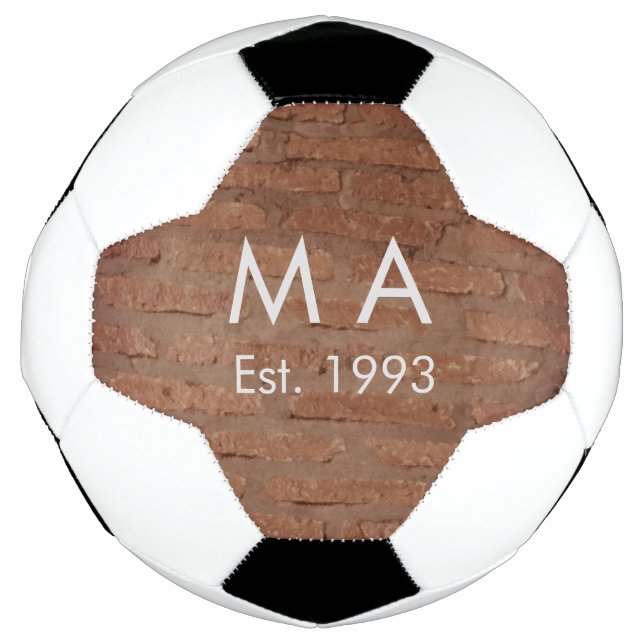 Brauner rustikaler Stein mit dem Namen Datum des J Fußball (Vorderseite)