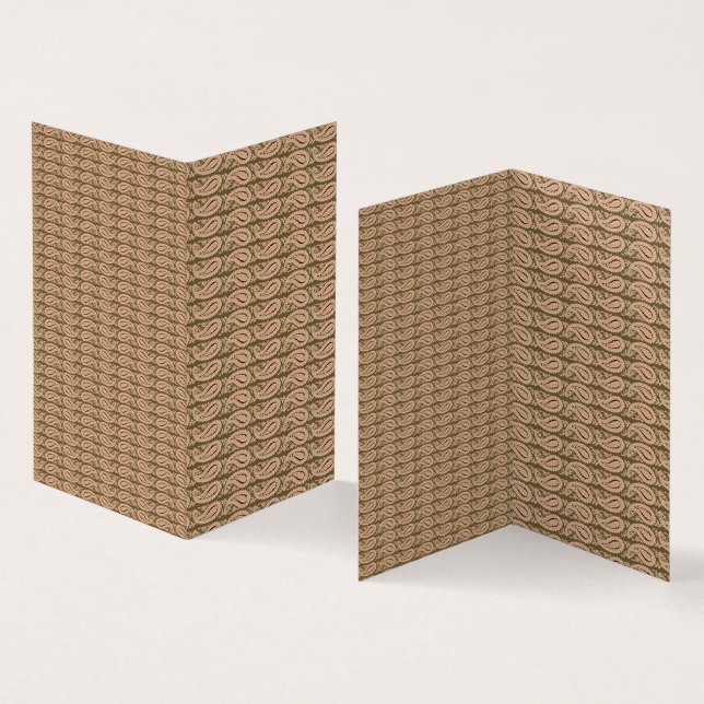 Brauner Teppich mit detailliertem Motivmuster mit (Innenseite und Außenseite)