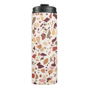 Brauner Terrazzo: vintage, trendiges Muster. Thermosbecher