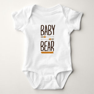 Brauner und orangefarbener Handzieher Typ Grizzly Baby Strampler