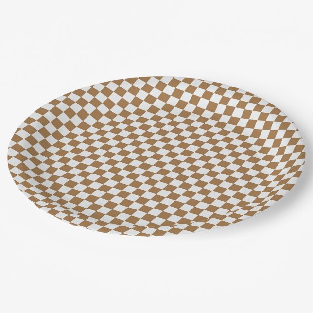 Brauner und weißer Gingham Pappteller (Schrägansicht)