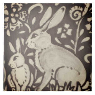 Braunes Cremes Kaninchen Blumenblätterung Holzdek Fliese