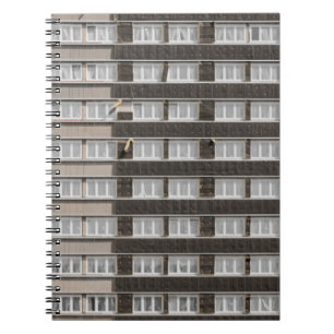 Braunes kommerzielles Gebäude Notizblock