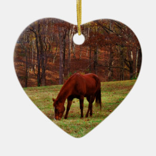 Braunes Pferd mit weißer Nase an der Holzkante Keramik Ornament