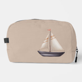 Braunes Segelboot und Name auf Beige Waschbeutel