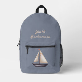 Braunes Segelboot und Name auf Grau Bedruckter Rucksack