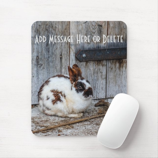 Braunes und weißes Kaninchen auf dem Bauernhof Mousepad (Mit Mouse)