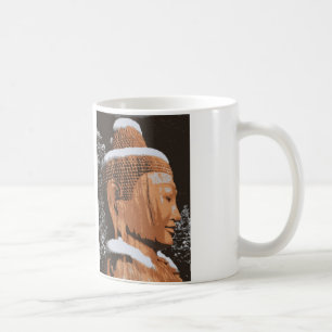 Braunholz-Buddha mit Schnee Kaffeetasse