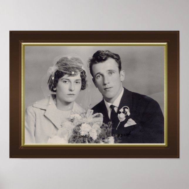 Braunholzrahmen mit goldfarbenem Foto Poster (Vorne)