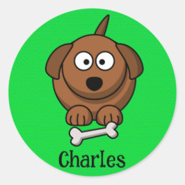 Braunhund mit Knochen, auf grün personalisiert Runder Aufkleber
