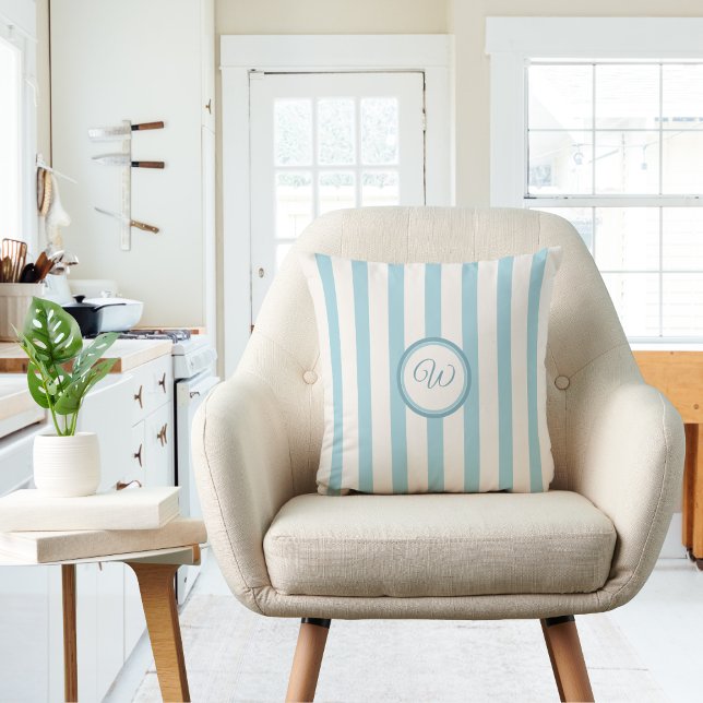 Bräunliche Streifen in Vintagem, blassblauem Blau  Kissen (Von Creator hochgeladen)